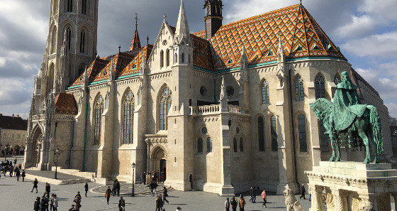 Die Matthiaskirche auf der Buda-Seite der Stadt