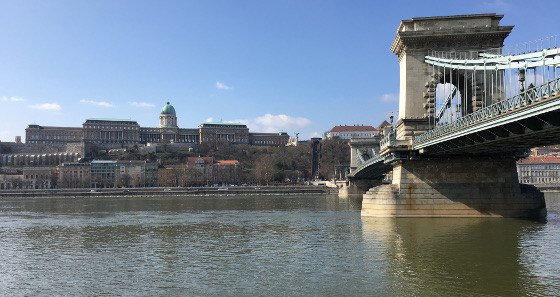 Die Kettenbrücke, eine der Hauptadern zwische Buda und Pest