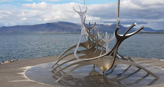 ...die bekannte 'Sun Voyager' Skulptur von Jón Gunnar Árnason