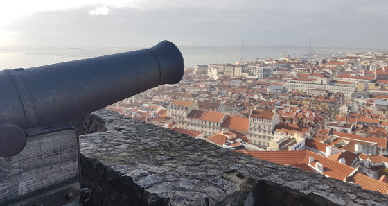 Ein Blick über die Altstadt Lissabons vom Castelo de São Jorge