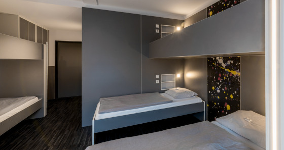 Moderne, komplett ausgestattete Zimmer für Groß und Klein