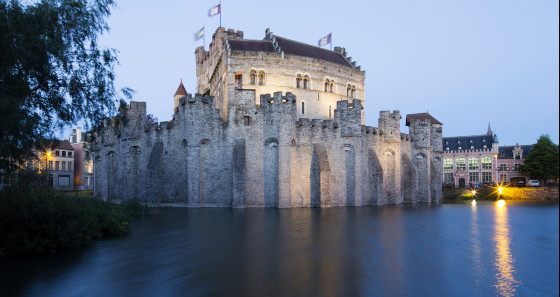 Just around the corner: the Castle of the Counts. (Copyright: Tom D'Haenens)