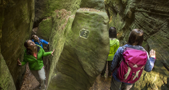 Spannende Felsenschluchten erwarten Sie auf dem Mullerthal Trail