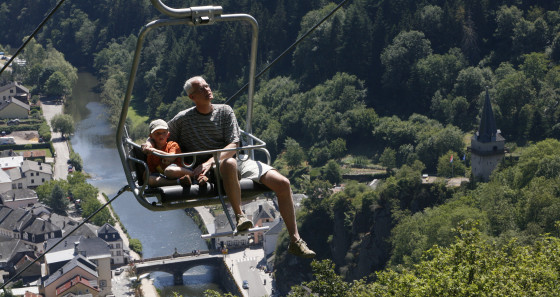 If you’d like to discover the north of the country with your children, such as the village of Vianden, you should definitely take a ride on Luxembourg’s only chair lift and enjoy the view whilst floating over the village. © Sebastien Grebille / LFT