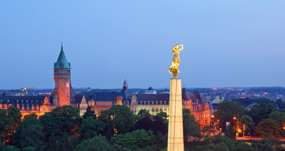 The ‘Gëlle Fra’ (Golden Lady) – a war memorial – is situated in the heart of the city. © Christof Weber