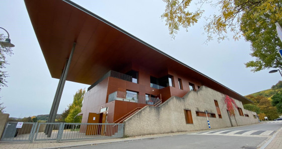 La Maison Relais Schengen est rattachée aux trois écoles centrales de Remerschen, Bech-Kleinmacher et Elvange.
