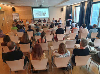 L'assemblée générale de l'association des auberges de jeunesse a lieu une fois par an.