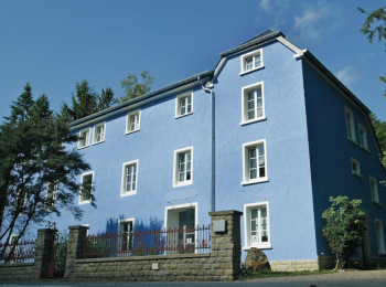 The main building of the youth hostel Larochette