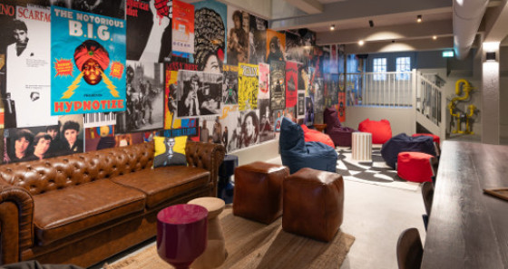 Relax in the cosy basement filled with beanbags and board games, or chat with fellow travellers over a drink © Taco Van Der Werf