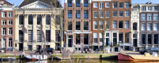 Wake up with a view on canal © Taco Van Der Werf