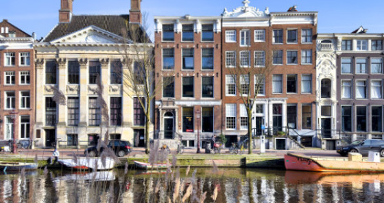 Wake up with a view on canal © Taco Van Der Werf