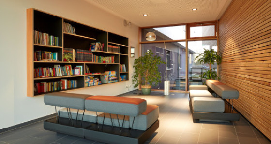 A lounge is available to relax and to read