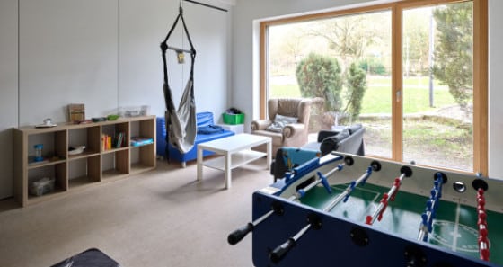 Ein Tischfußball und jede Menge Spiele stehen den Kinder in Bech-Kleinmacher zur Verfügung