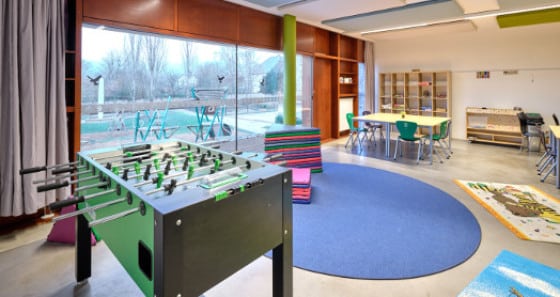 Ein Tischfußball steht den Kindern in Remerschen zur Verfügung