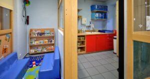 Kinder der Crèche können hier gewickelt werden.