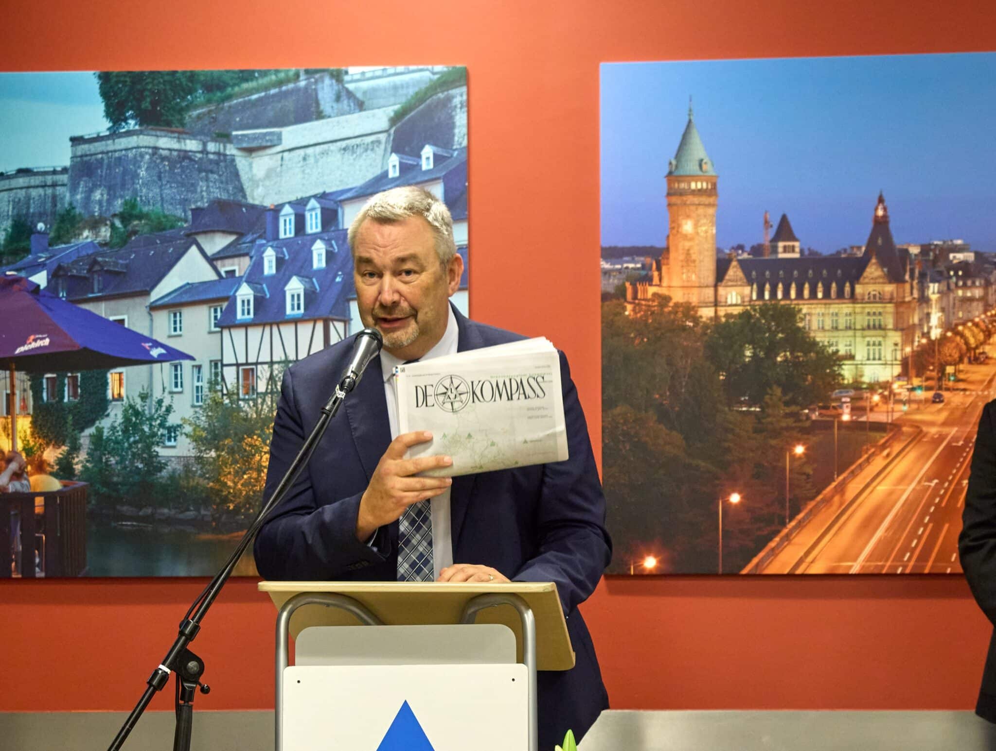 Le journal De Kompass a également été ressuscité.